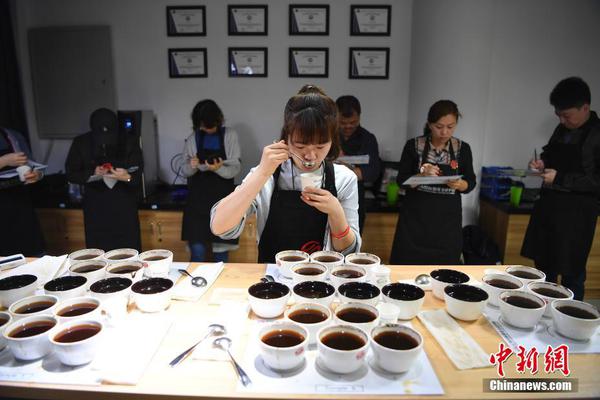 郵報：那不勒斯、熱刺等6家俱樂部詢問了梅努，曼聯想留住他