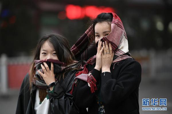 羅馬諾：曼聯和貝蒂斯每天都談出售安東尼，前者對安東尼要價很高