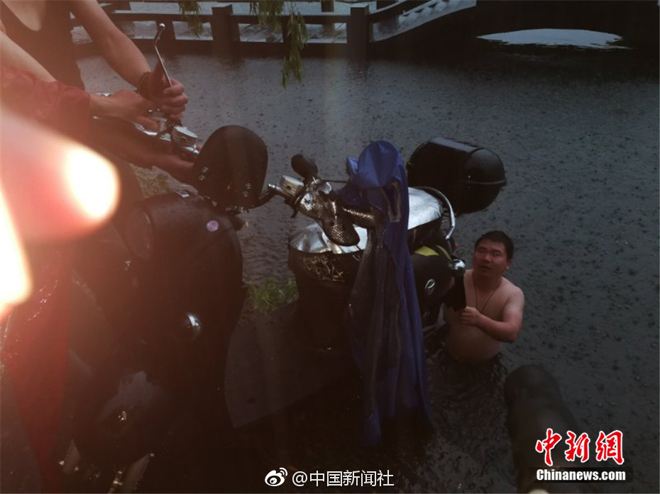 游客