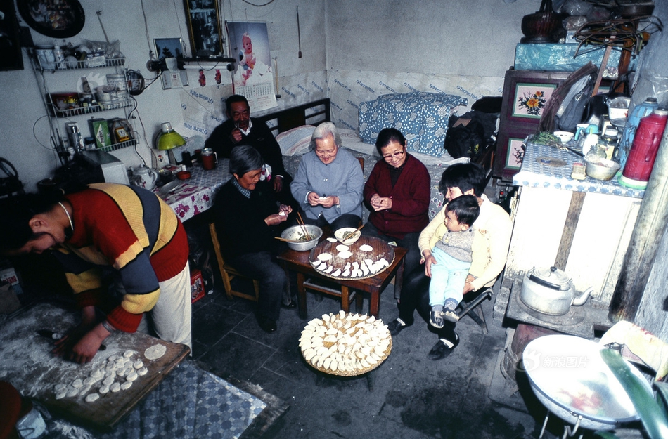 酒店打撲克什么梗