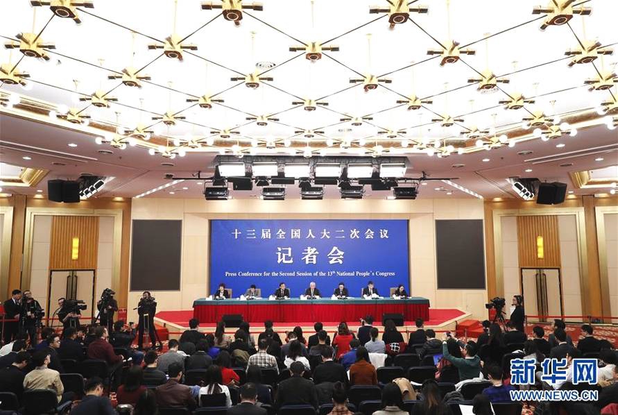 理性追星！奧納納推開想與他合影的球迷，但被另一人丟水瓶