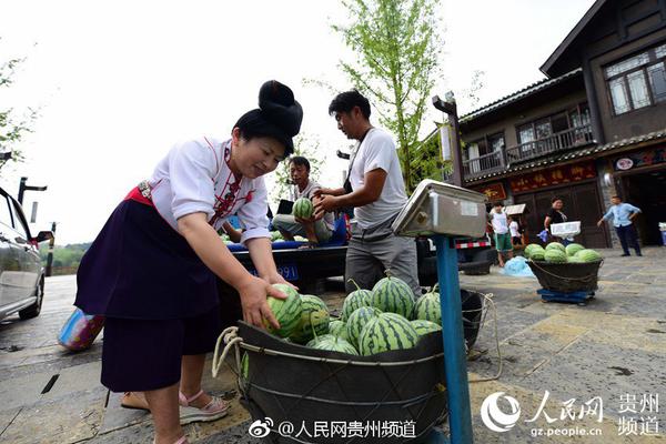 又獲一件新球衣！西卡觀(guān)看F1與熱刺球星哈維